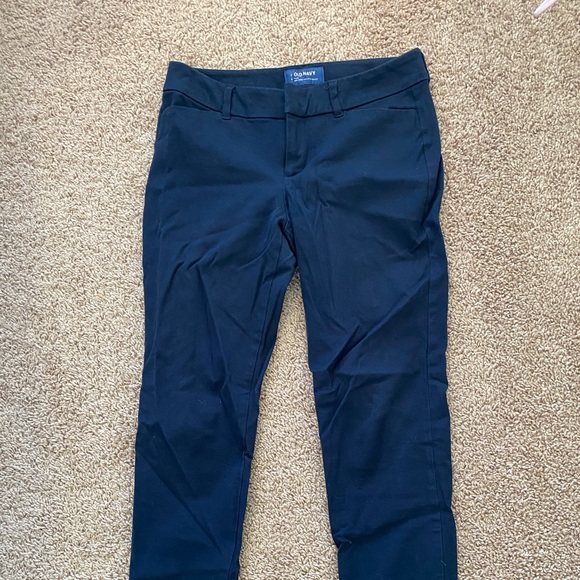 Old navy Pixie and Nacy crop size 4 - Picture 1 of 4